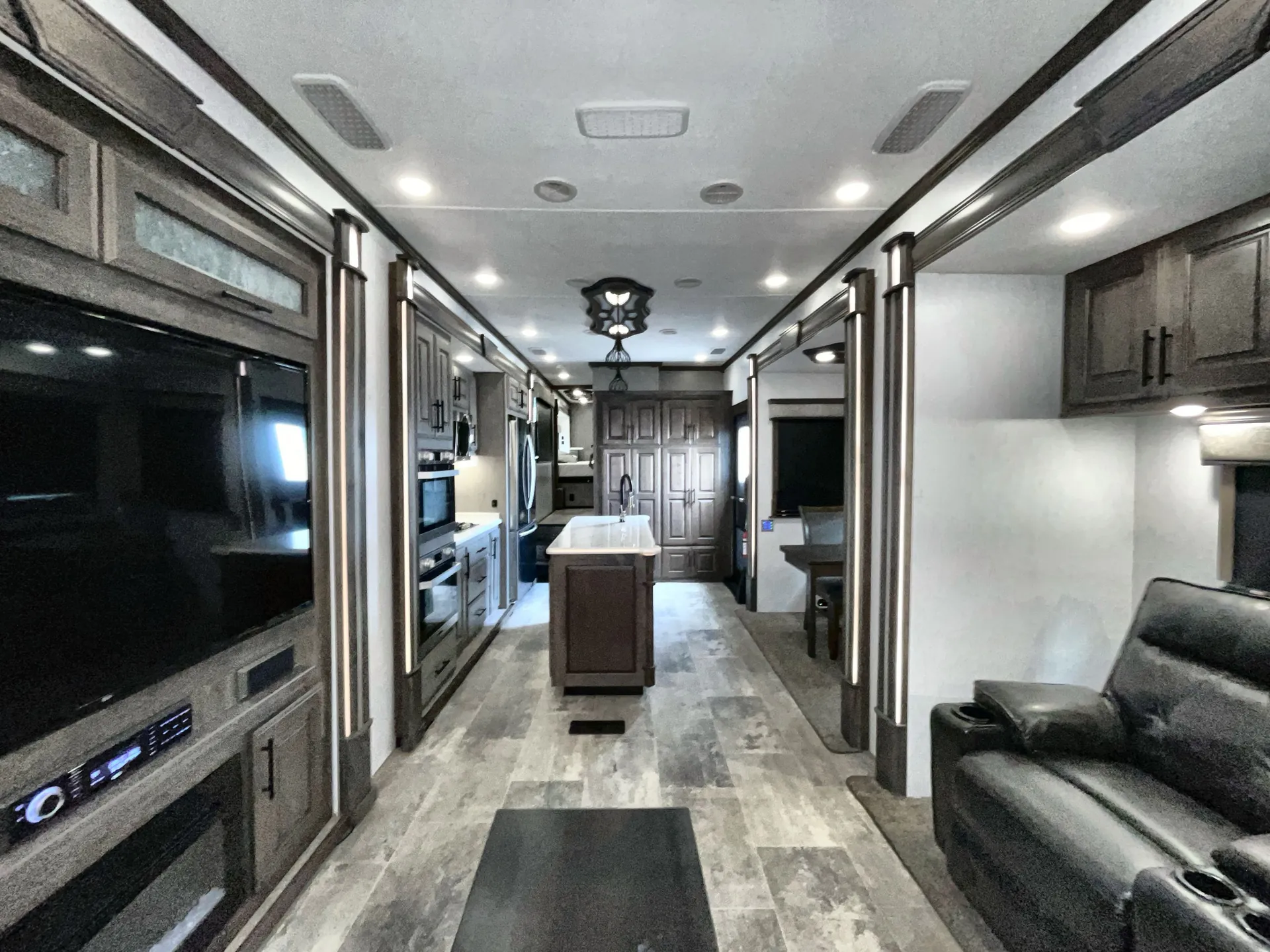 2021 Heartland Landmark LM Daytona — living area main