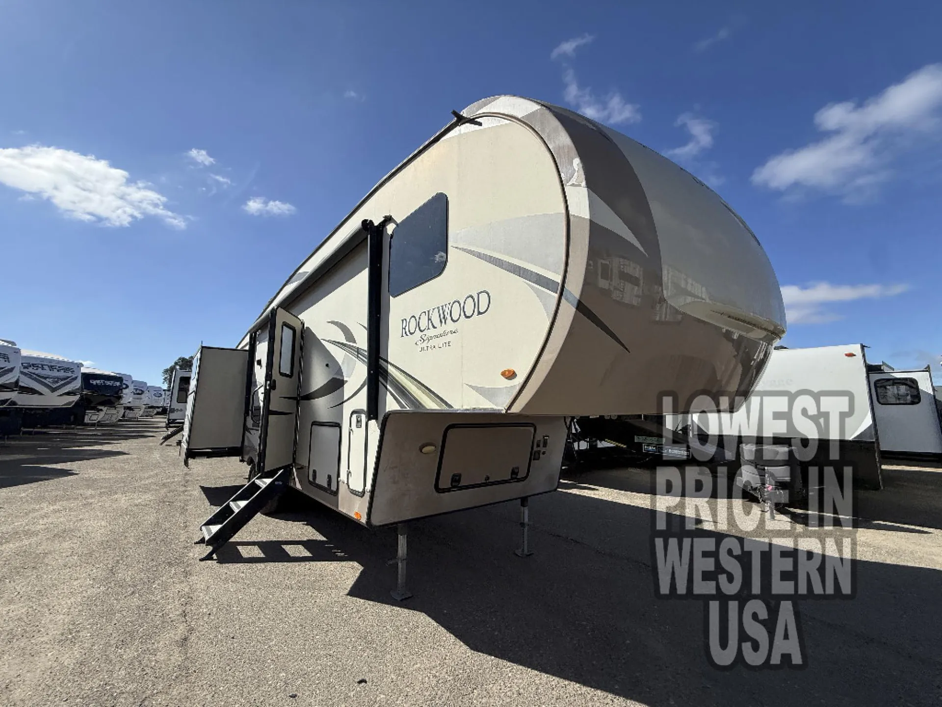 2018 Forest River Rockwood Signature Ultra Lite 8301WS - Photo 2