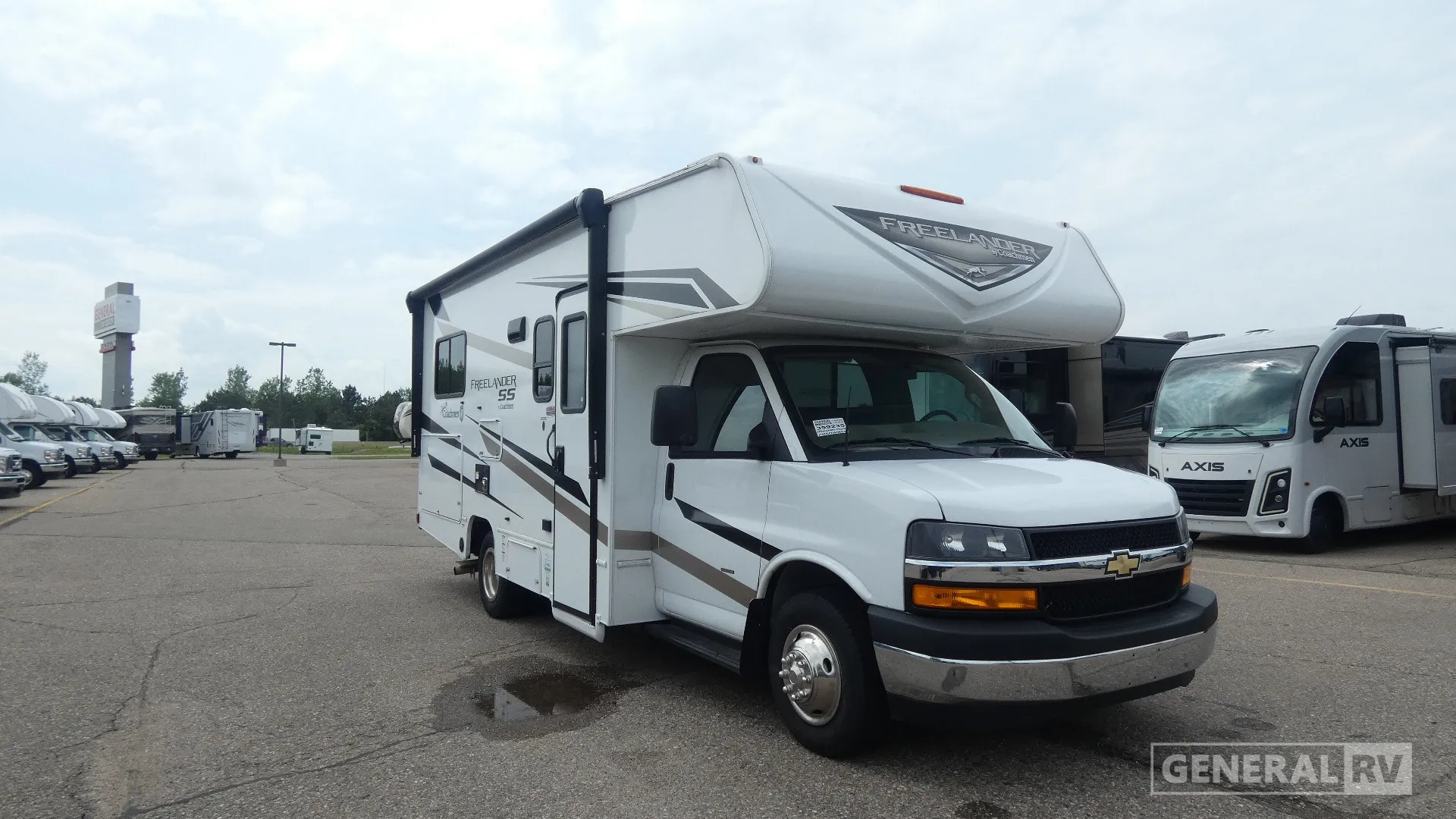 2025 Coachmen Freelander 21QSS - Photo 2