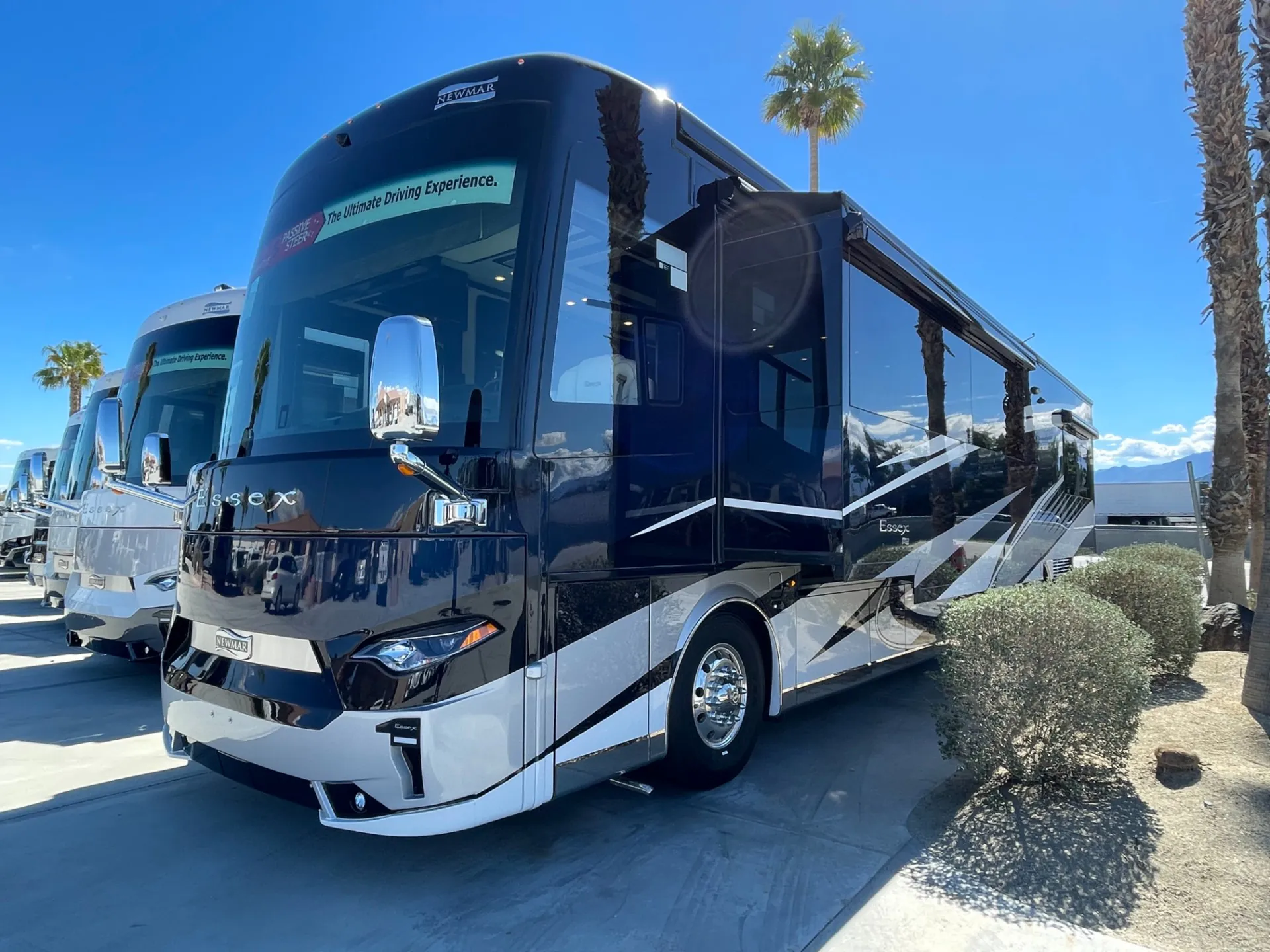 2027 Newmar Essex 4551 - Photo 3
