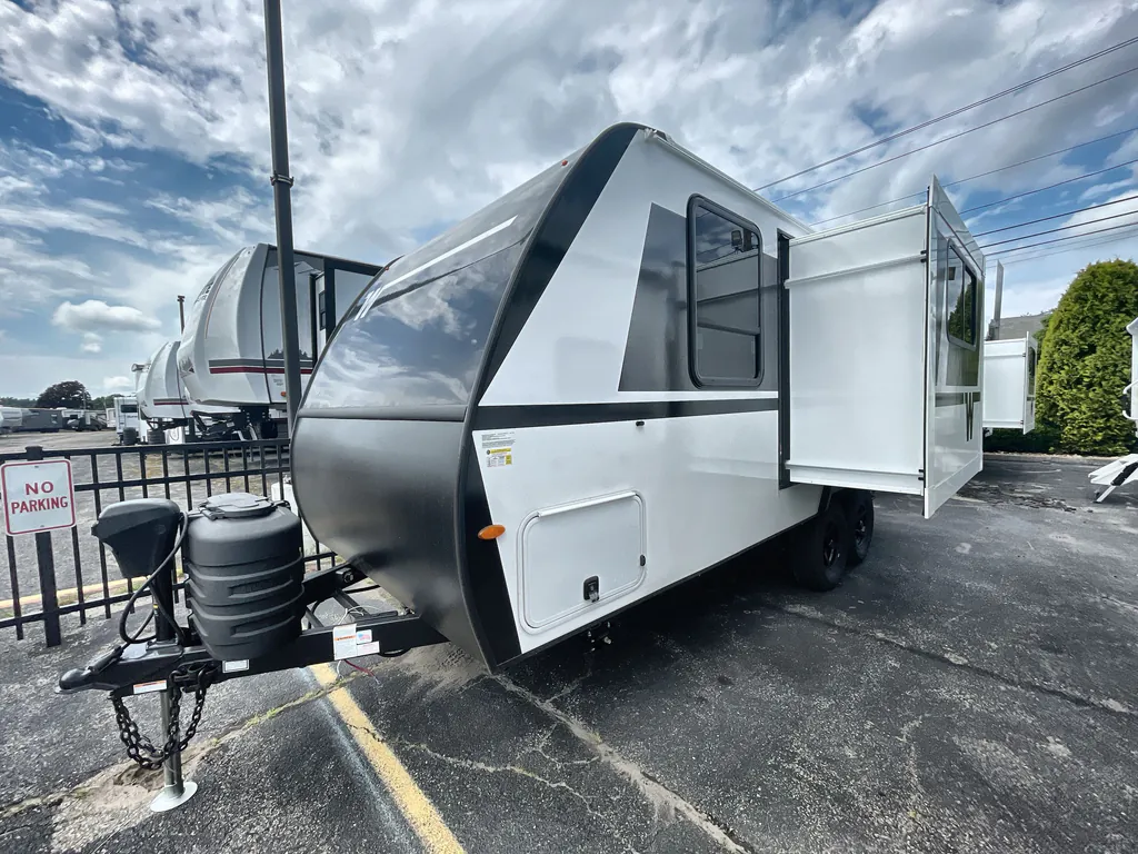 2027 Winnebago Micro Minnie 2108DS, Photos photo 4