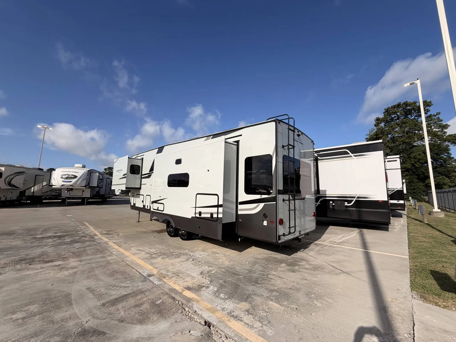 2027 Forest River Rockwood Signature 361RL - Photo 3
