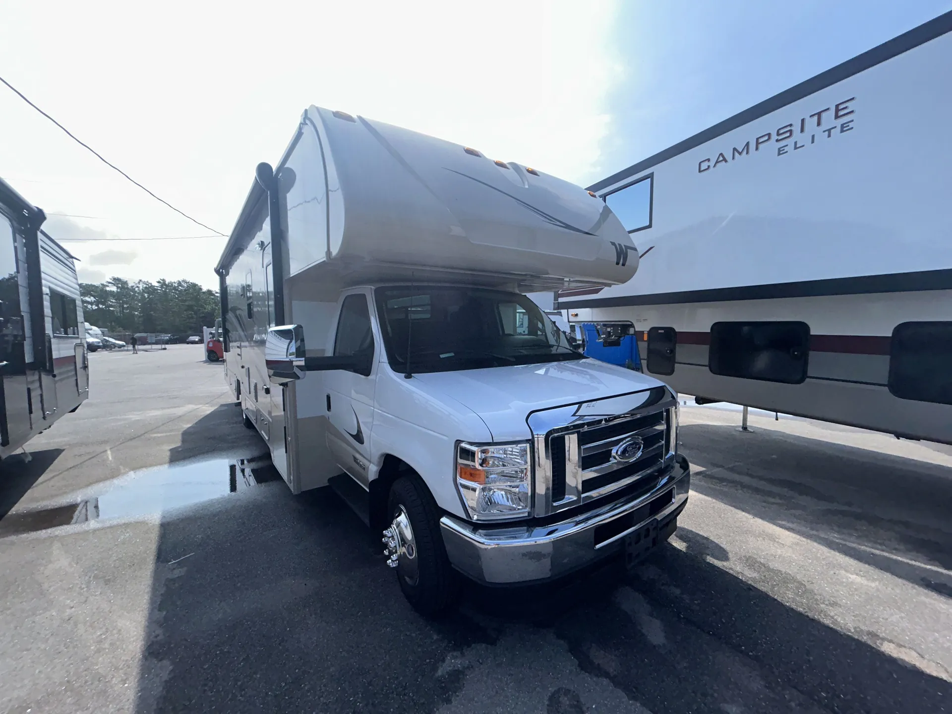 2025 Winnebago Spirit 31K - Photo 2