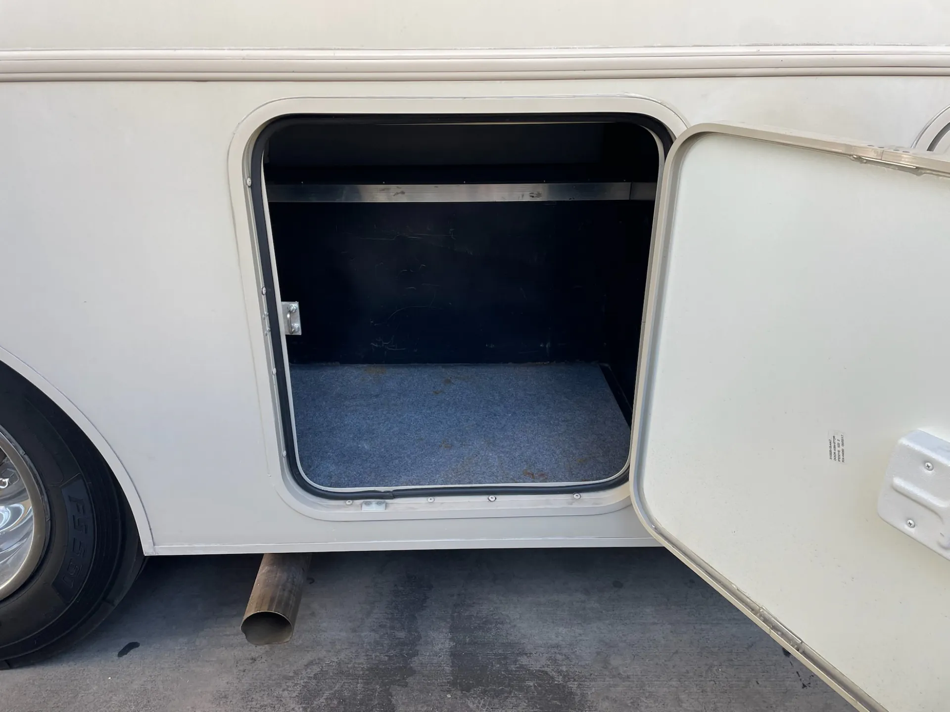 2018 Winnebago Sunstar 32YE - Photo 4