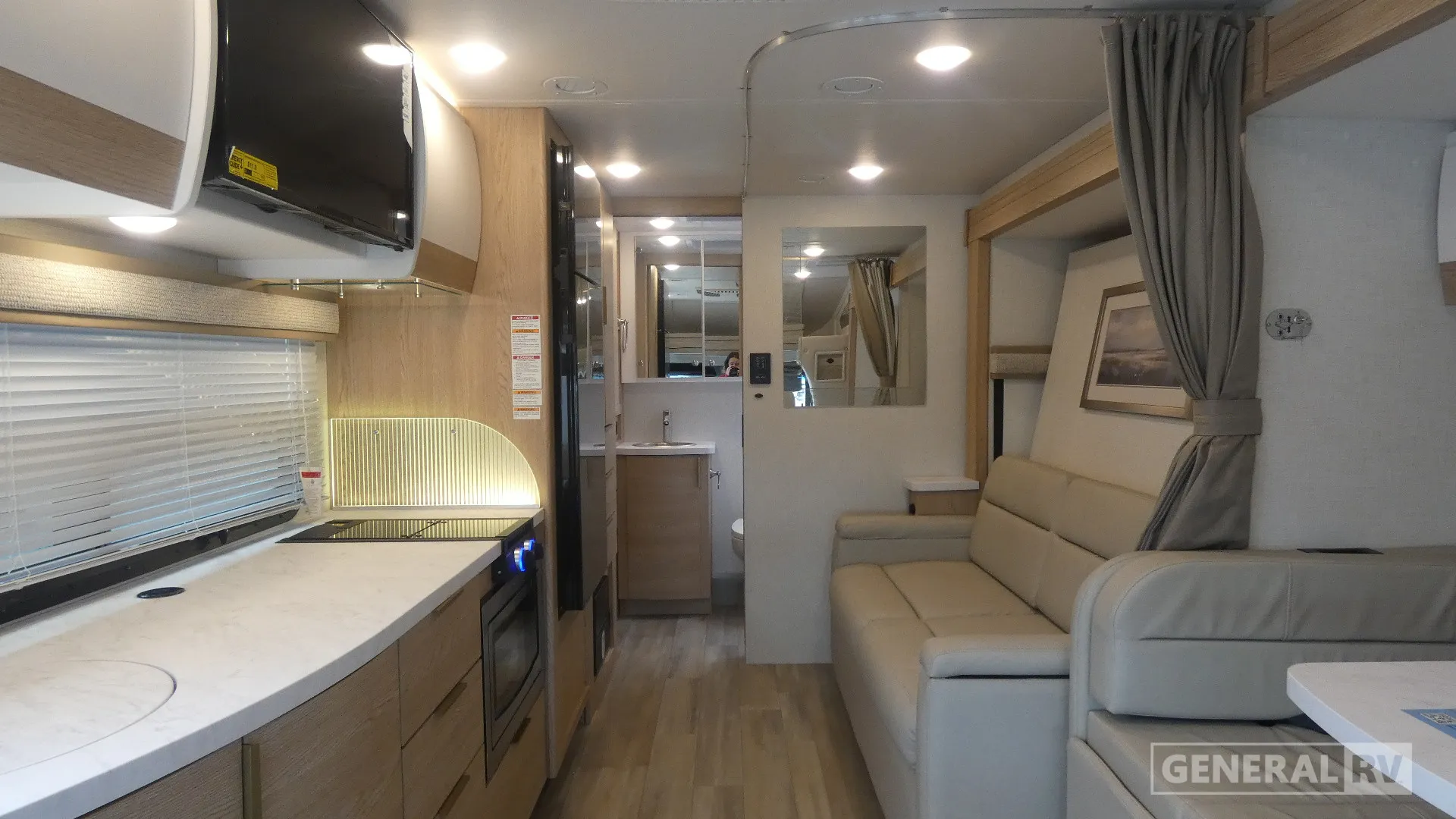 2026 Thor Motor Coach Tiburon Sprinter 24FB - Photo 3