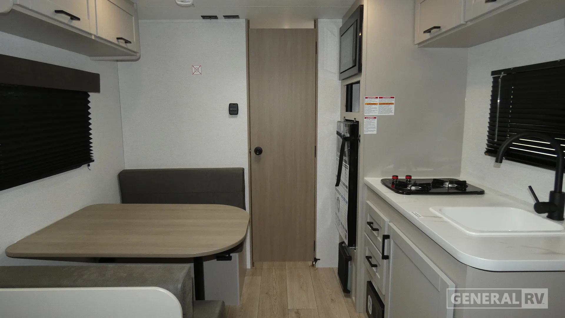 2027 Jayco Jay Flight SLX 170FQ - Photo 3