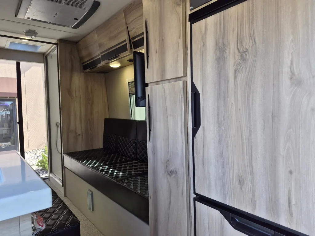 2027 Chinook RV Bayside TB, Photos photo 6