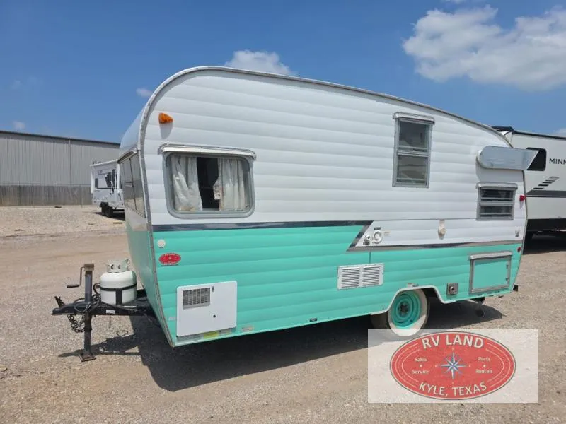 2015 Shasta RVs Airflyte Used    16 - Photo 2