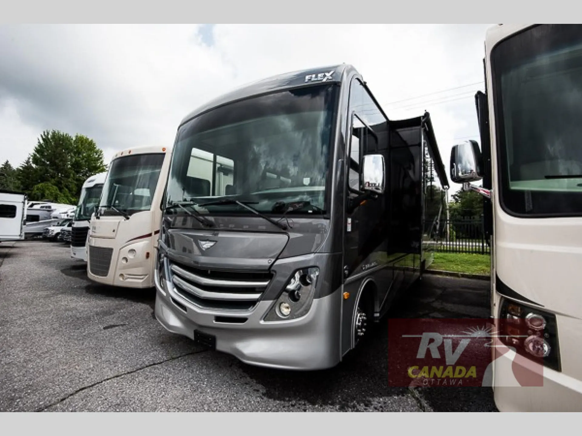 2024 Fleetwood Flex 32S - Photo 4