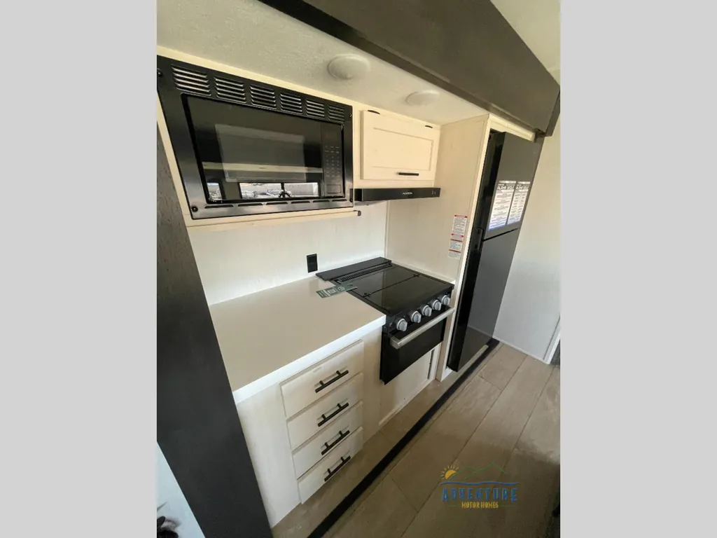 2026 Forest River Cherokee Alpha Wolf 33BH, Photos photo 16
