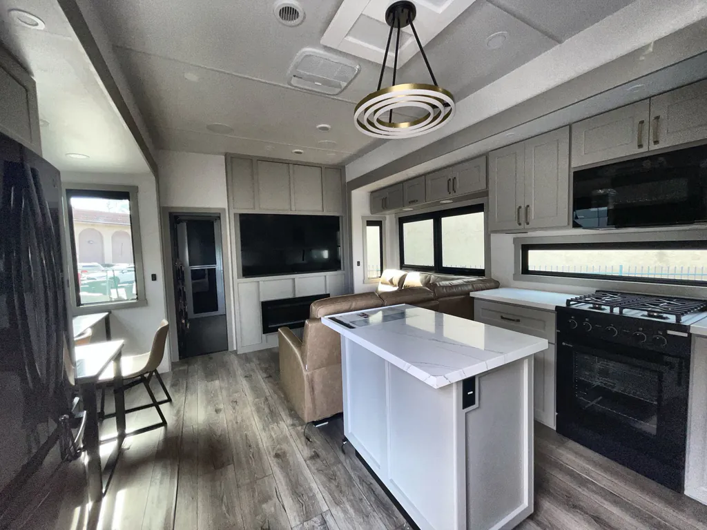 2026 Brinkley Model G 4150, Photos photo 13