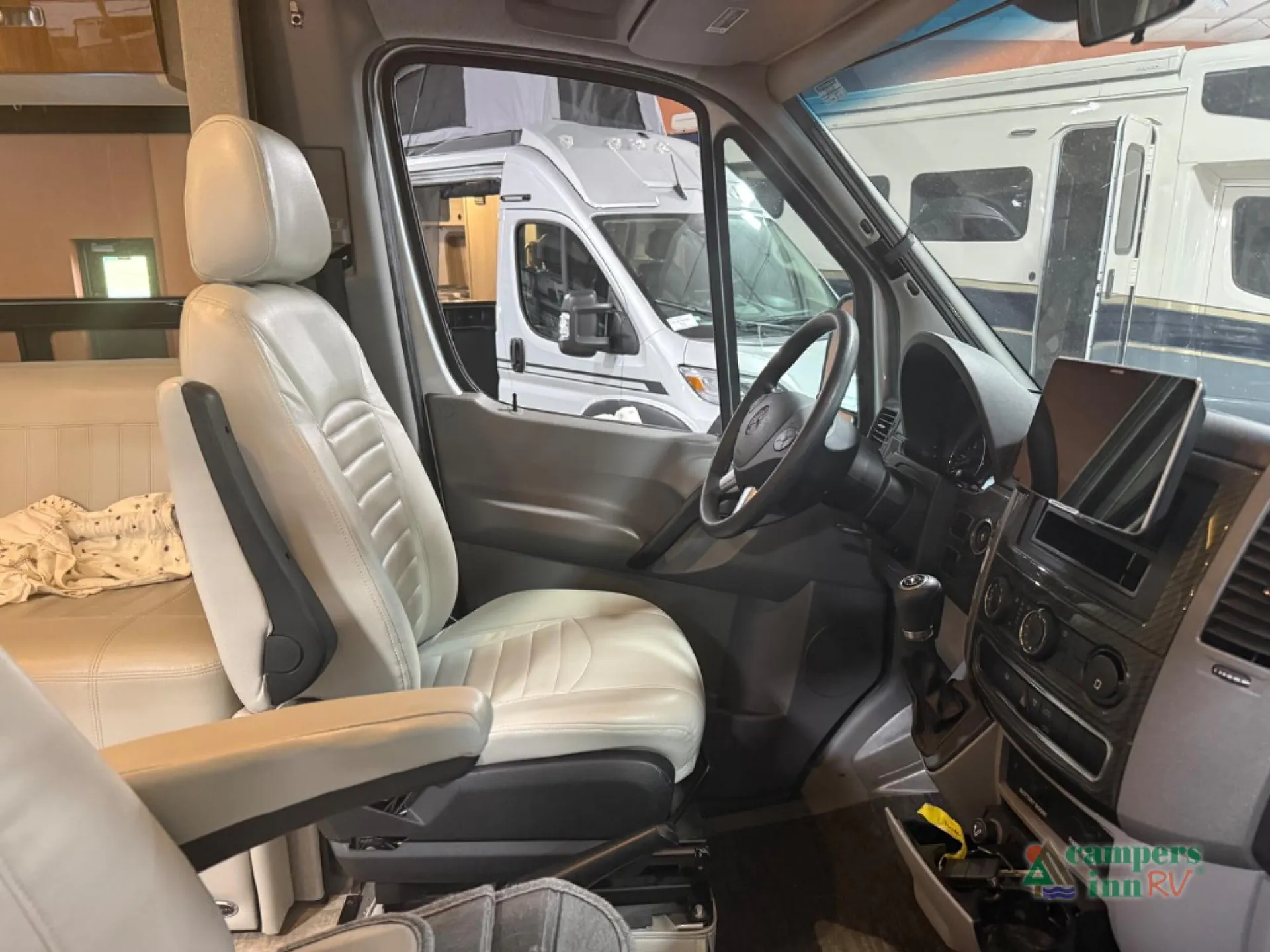 2017 Winnebago Era 70C - Photo 4