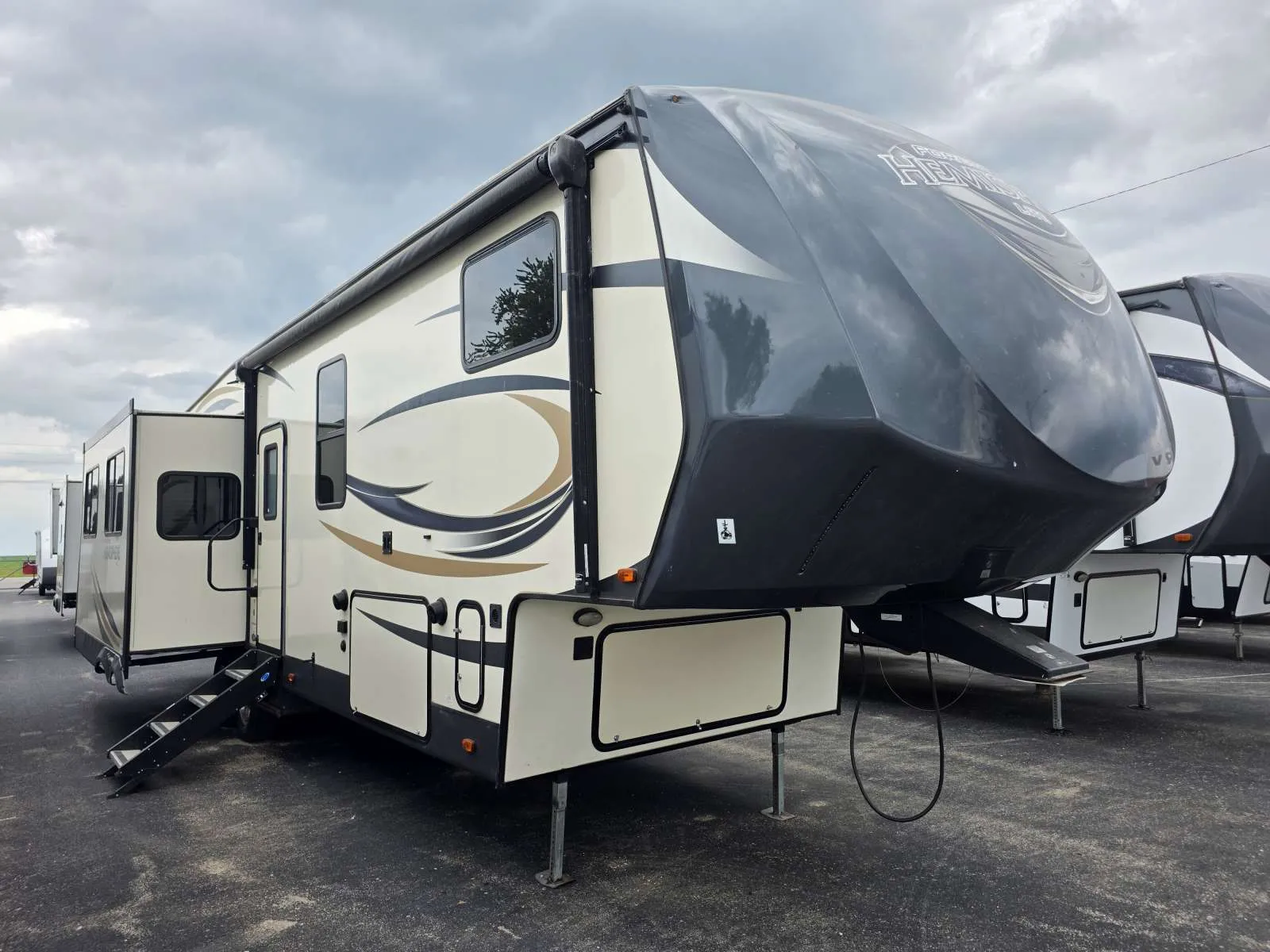 2016 Forest River Salem Hemis Lite 346RK - Photo 2
