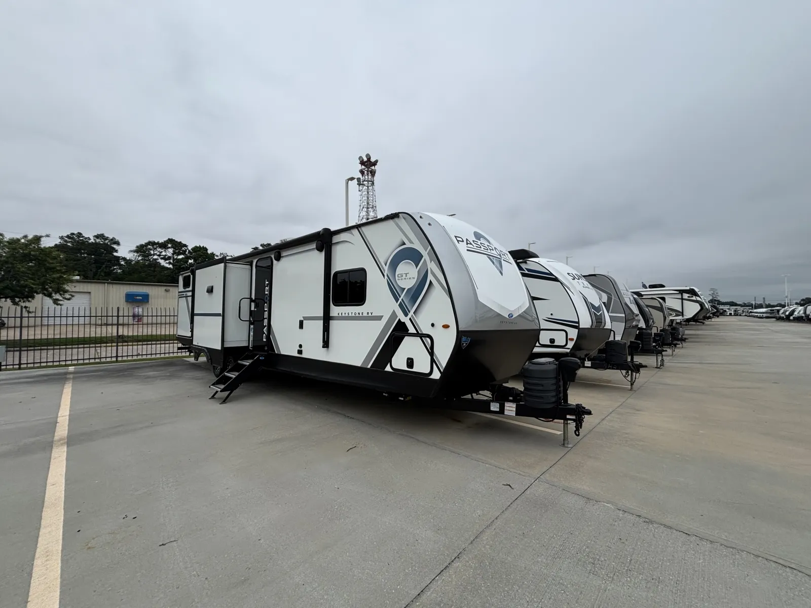 2024 Keystone Passport 3300BK - Photo 2