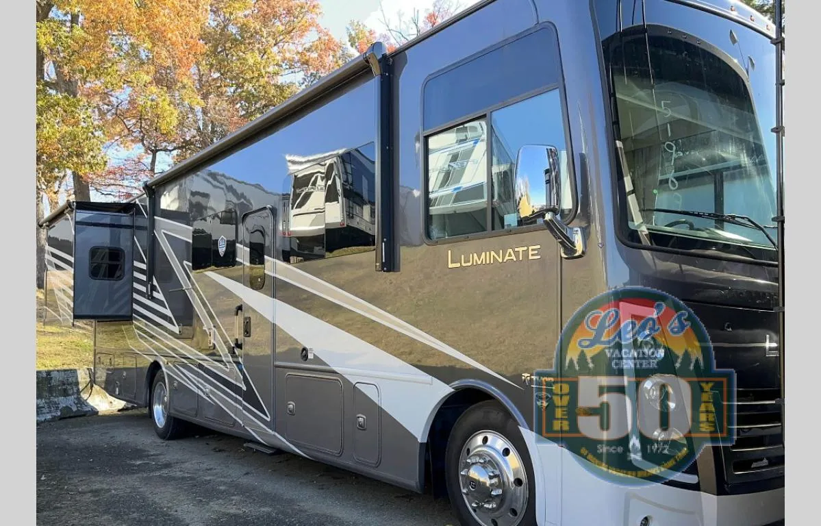 2025 Thor Motor Coach Luminate DD35 - Photo 2