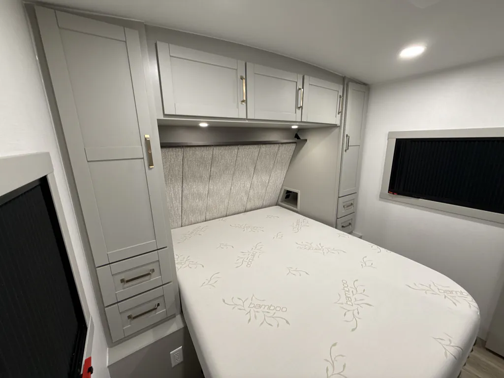 2025 Brinkley Model Z AIR 295, Photos photo 25