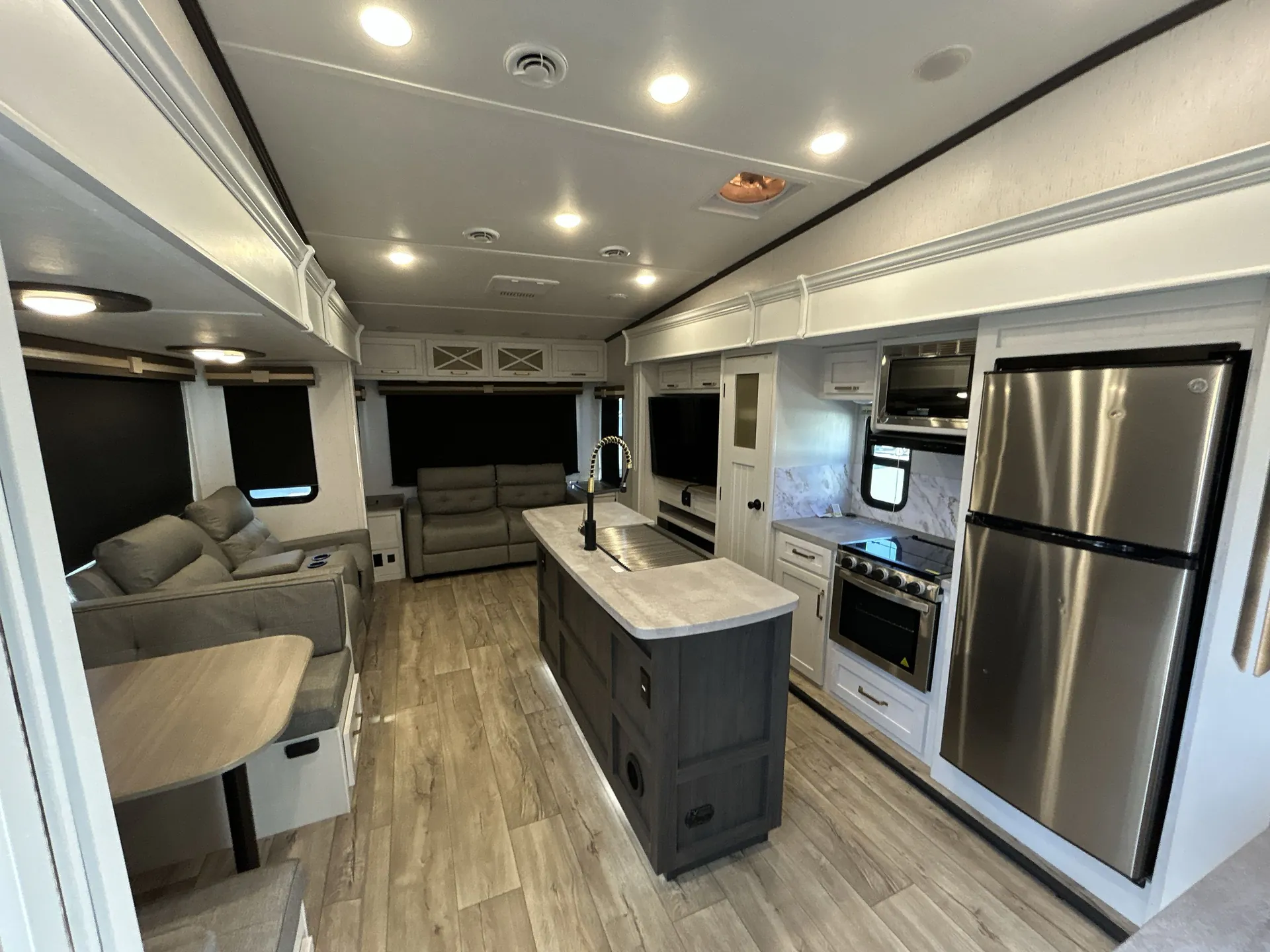 2023 Dutchmen Astoria 1500 2993RLF — living area main