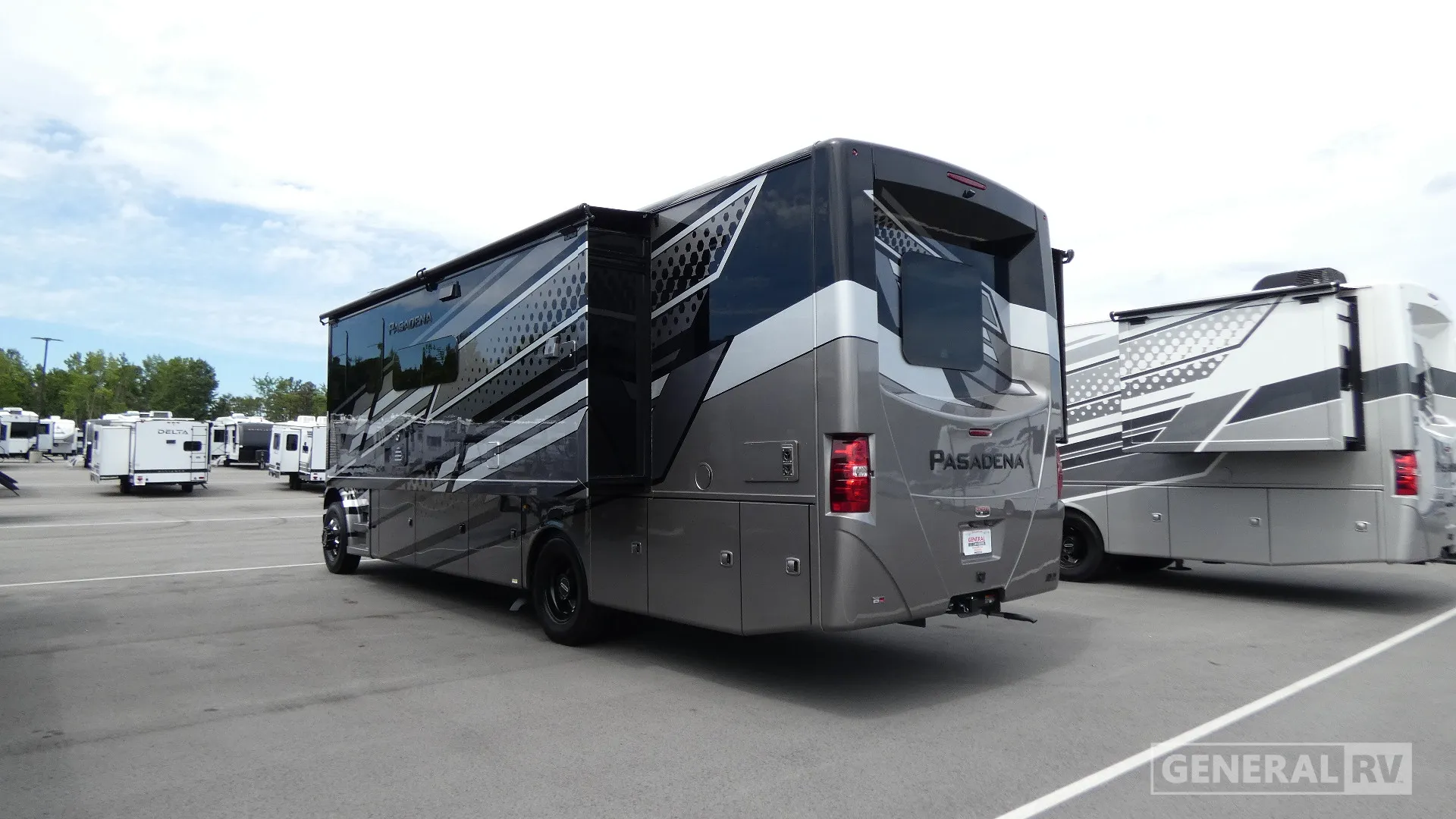 2027 Thor Motor Coach Pasadena 34XG - Photo 4