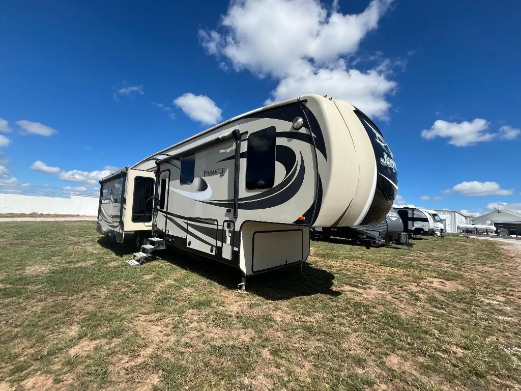 2016 Jayco Pinnacle 36REQS - Photo 2