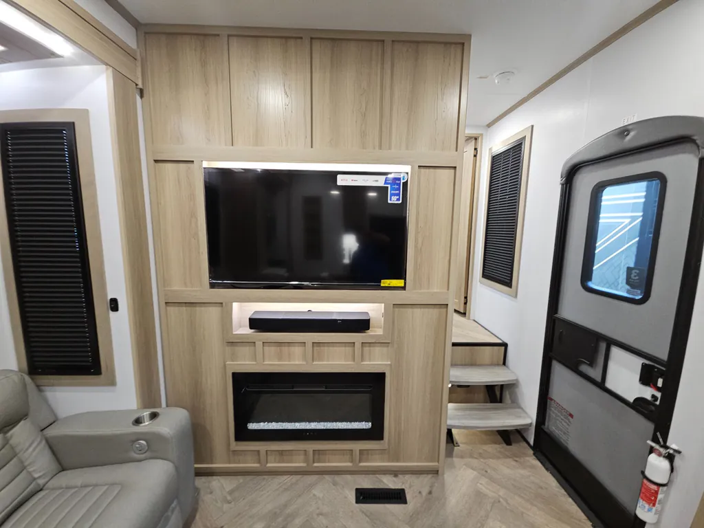 2026 Keystone Raptor 433, Photos photo 22