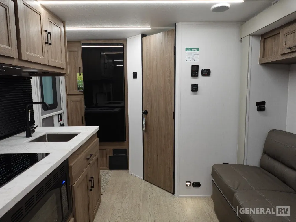 2026 Coachmen Freedom Express Select 19SE - Photo 3