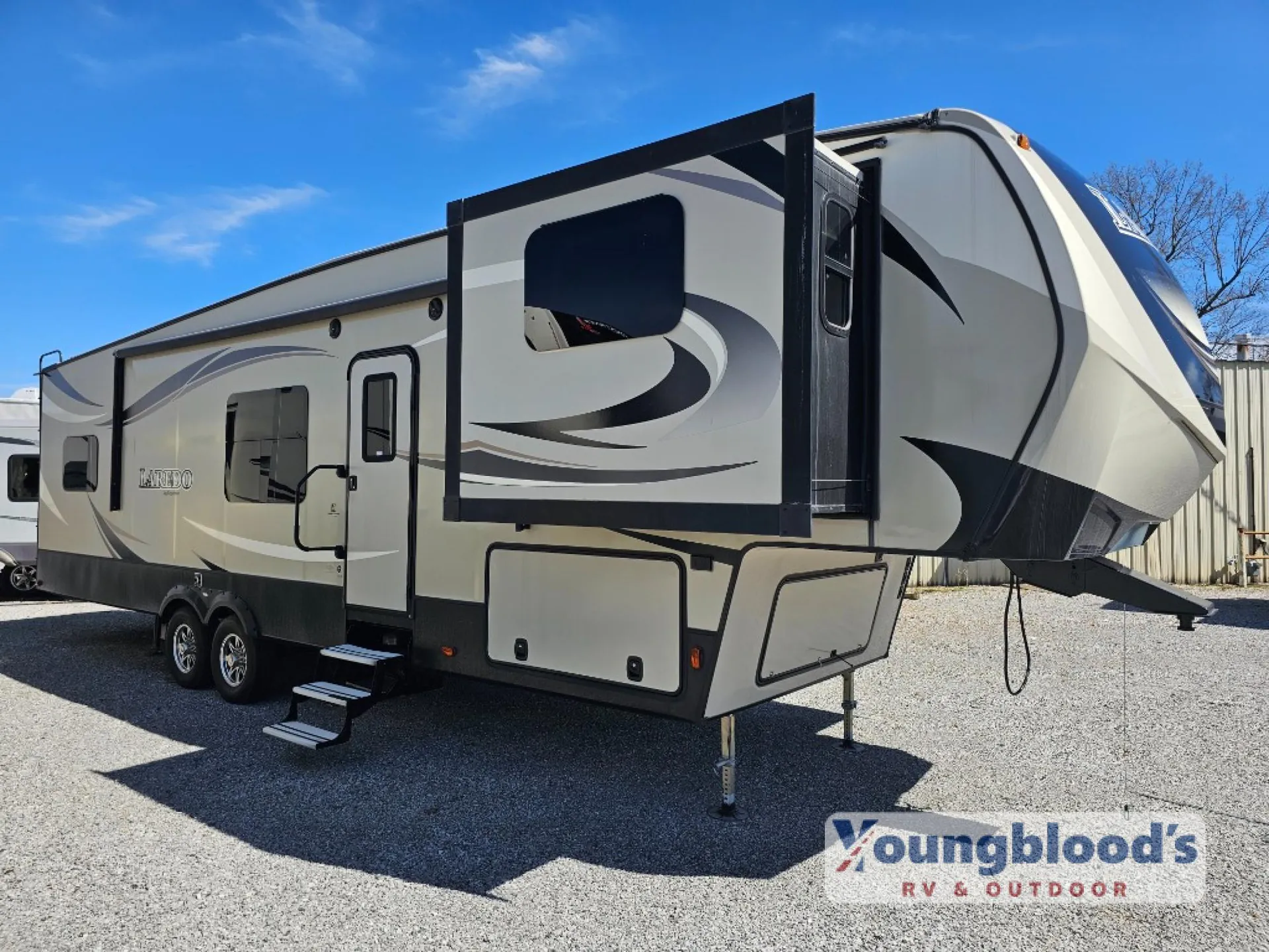 2018 Keystone Laredo 340FL - Photo 2