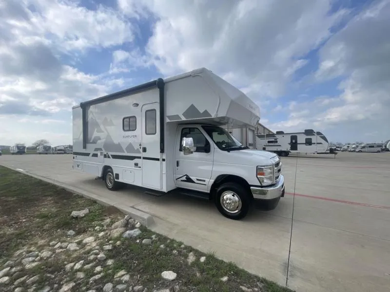 2026 Winnebago Sunflyer 22RS - Photo 3