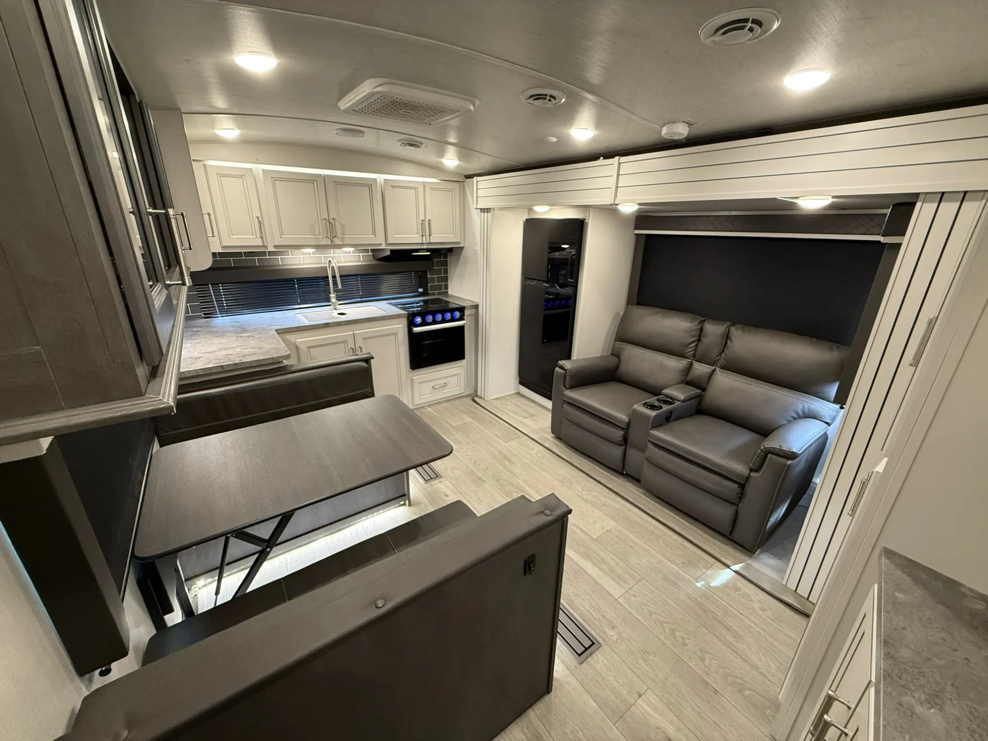 2024 Keystone Cougar Half-Ton 25MLE - Photo 2