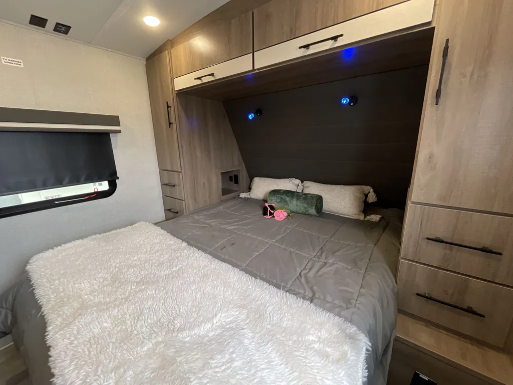 2023 Grand Design Imagine 3210BH, Photos photo 17