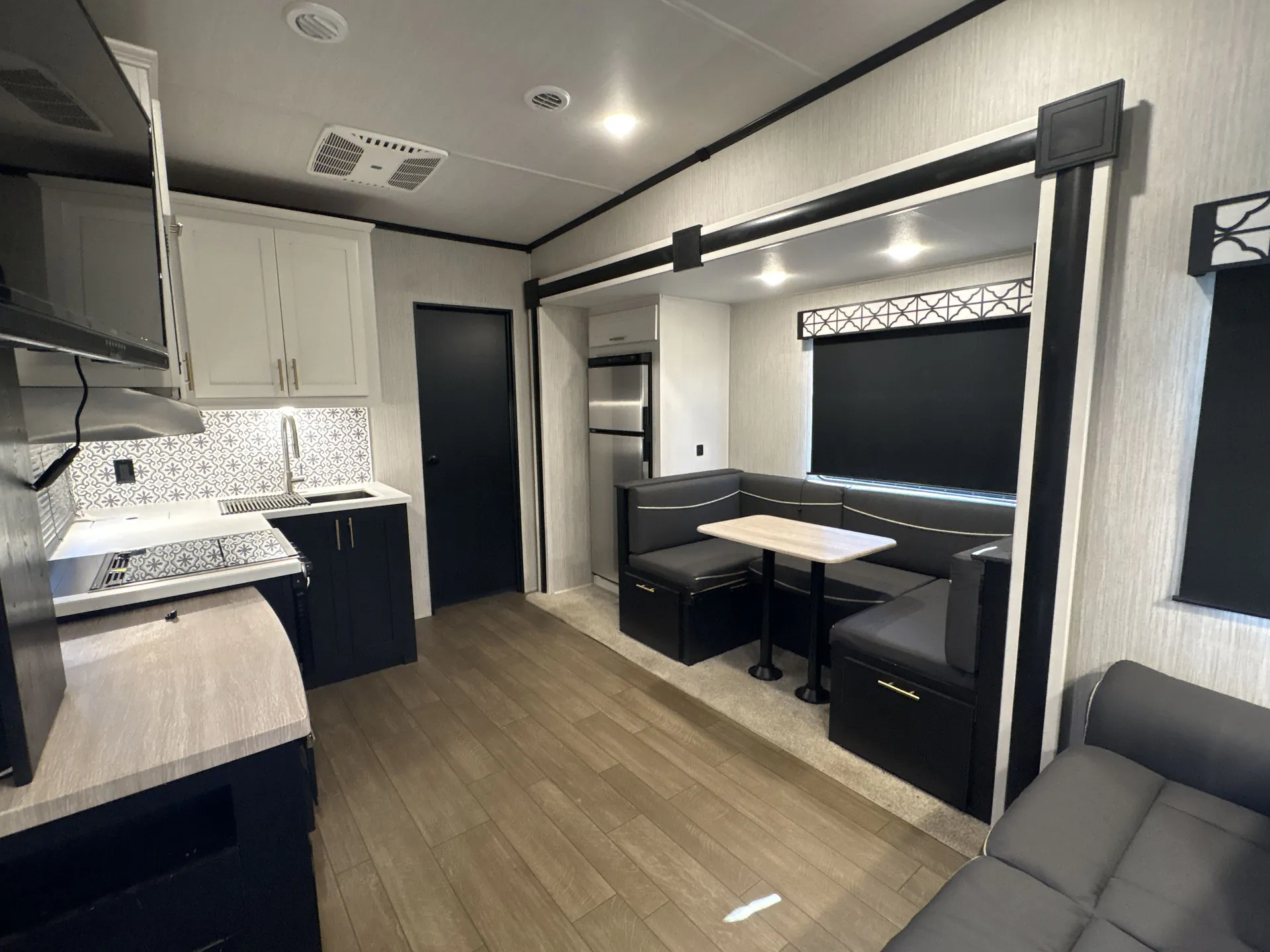 2022 Forest River Wildcat 302BH — living area main