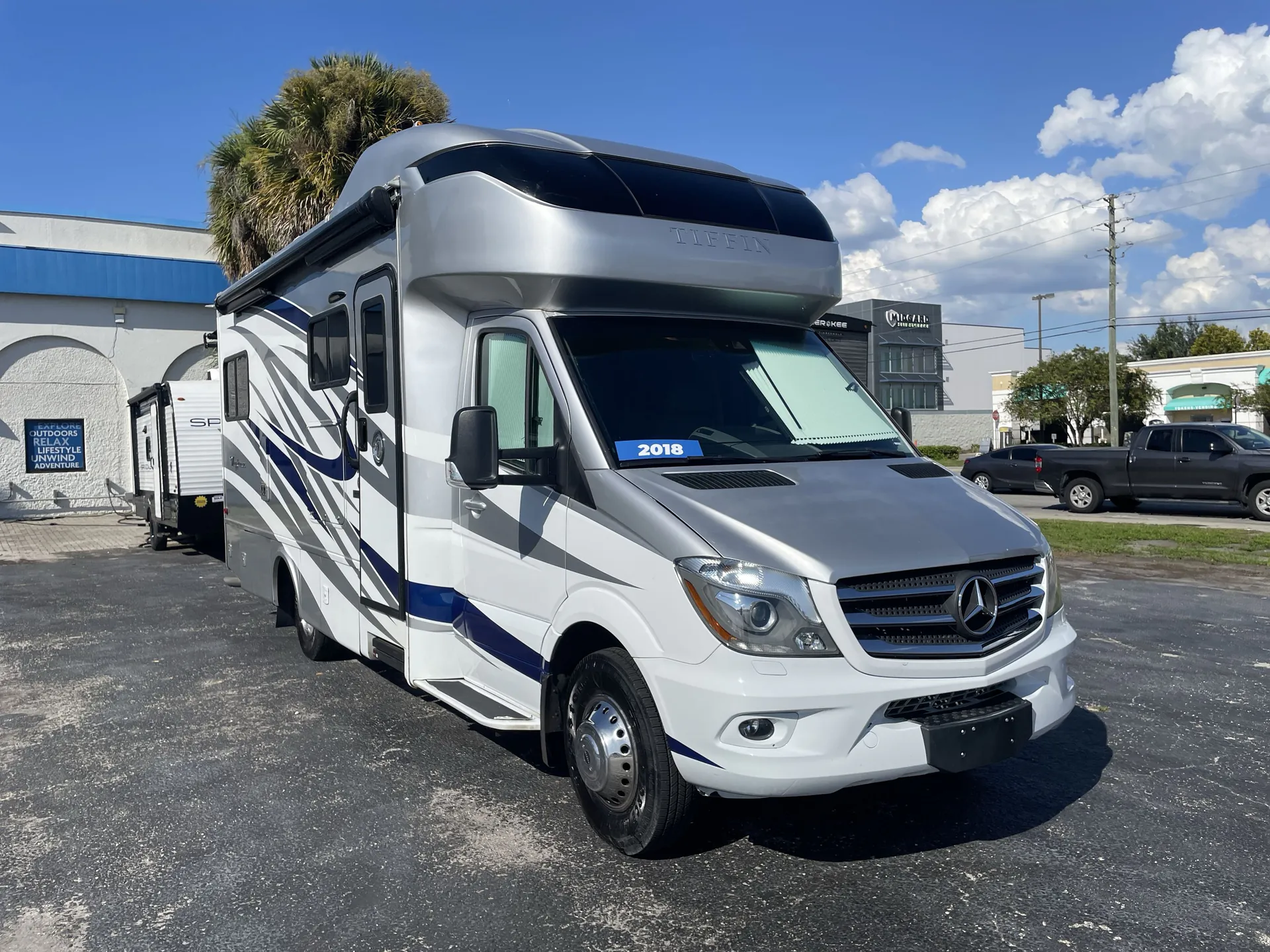 2018 Tiffin Wayfarer 24 BW dealer photo 1 from Camping World
