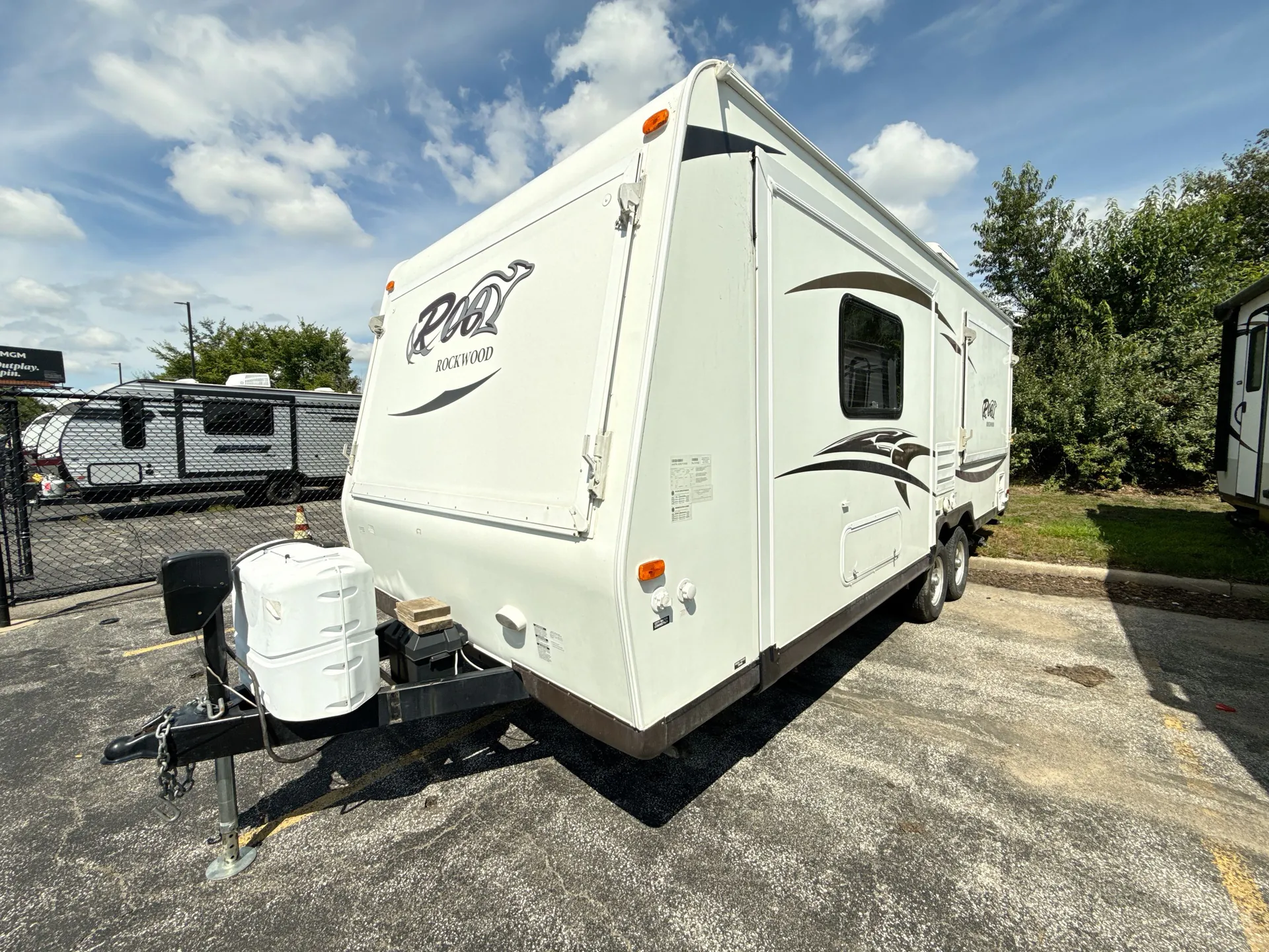 2014 Forest River Rockwood Roo 233S — campside
