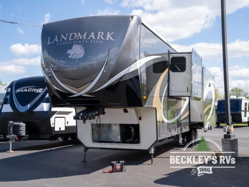 2019 Heartland Landmark 365 Used    Newport - Photo 3