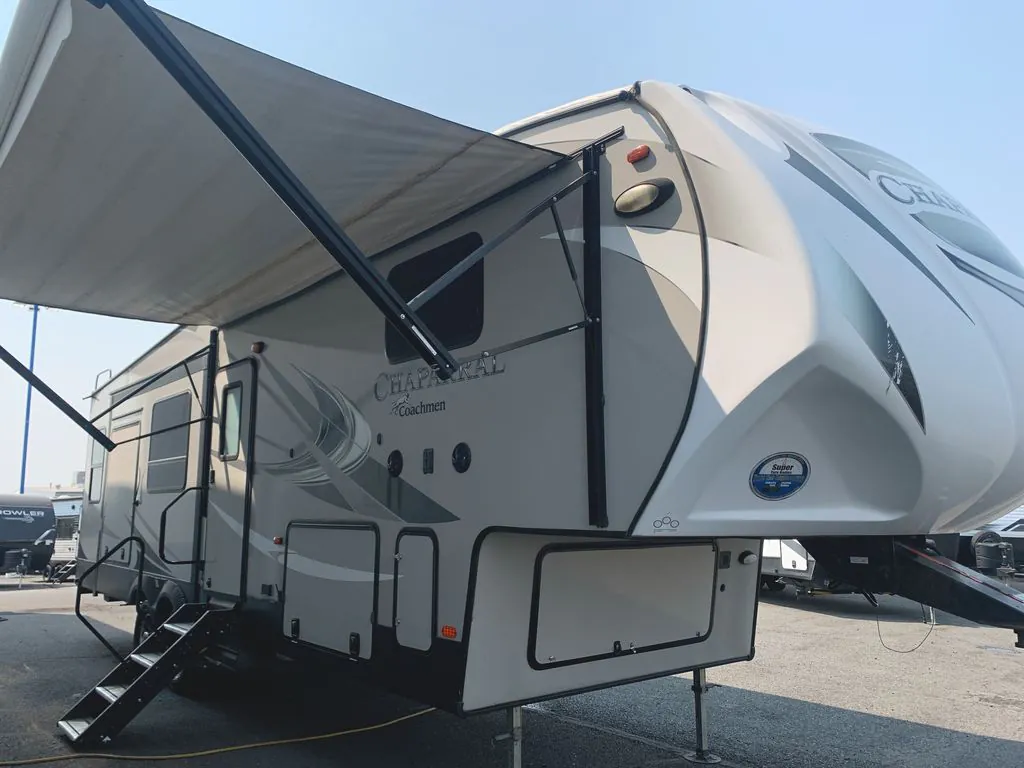 2018 Coachmen Chaparral 298RLS - Photo 2
