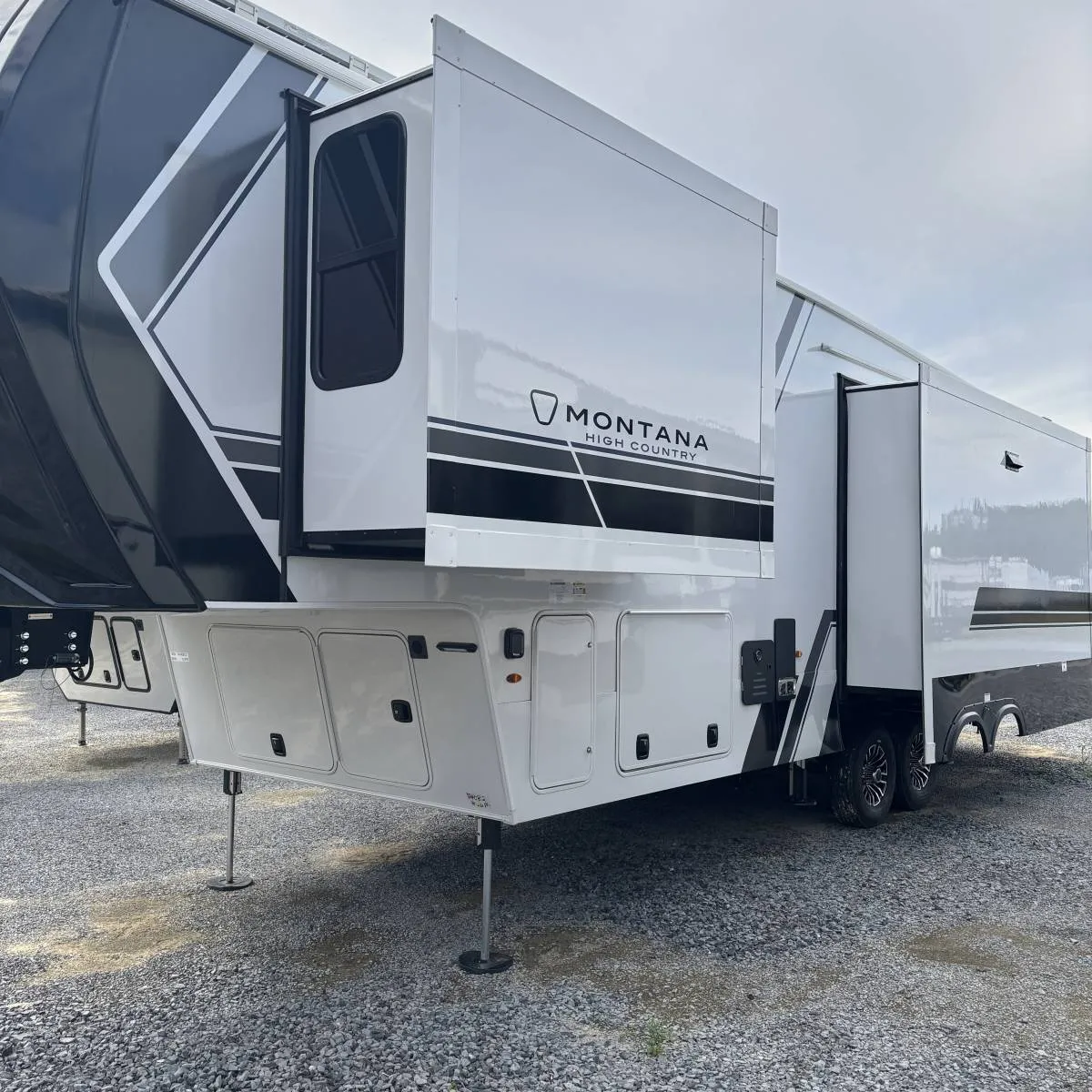 2026 Keystone Montana High Country 290RL - Photo 4