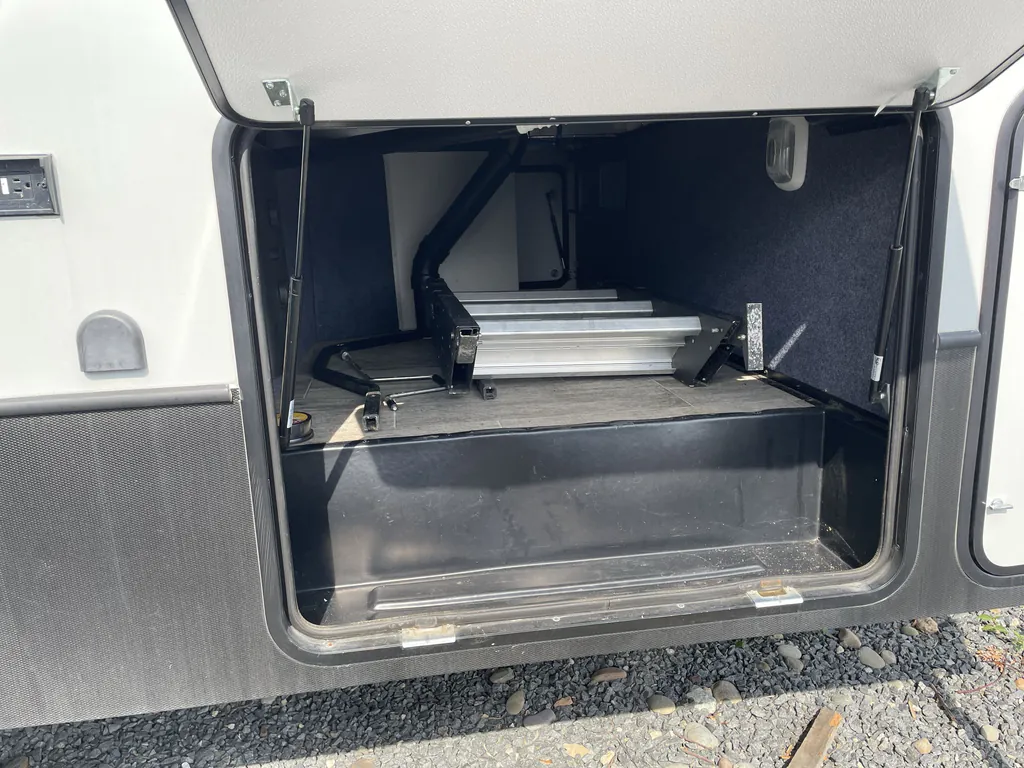 2018 Keystone Raptor 362, Photos photo 21