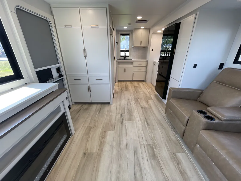 2026 Brinkley Model I 235, Photos photo 2