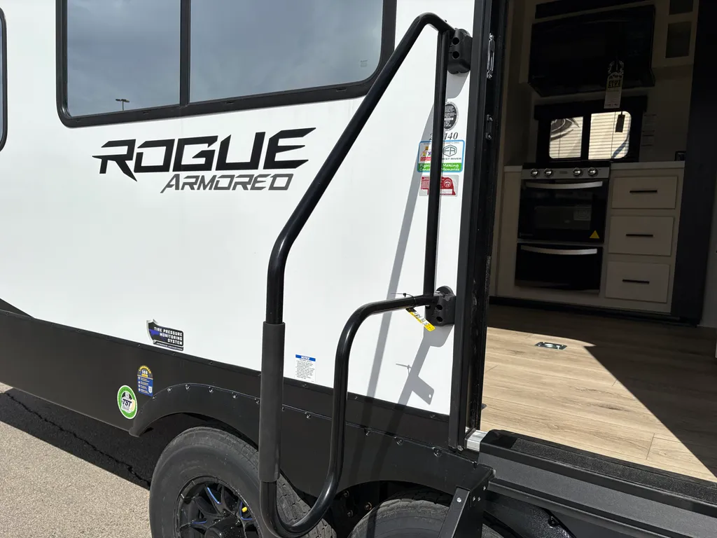 2025 Forest River Vengeance Rogue Armored 26L140, Photos photo 10