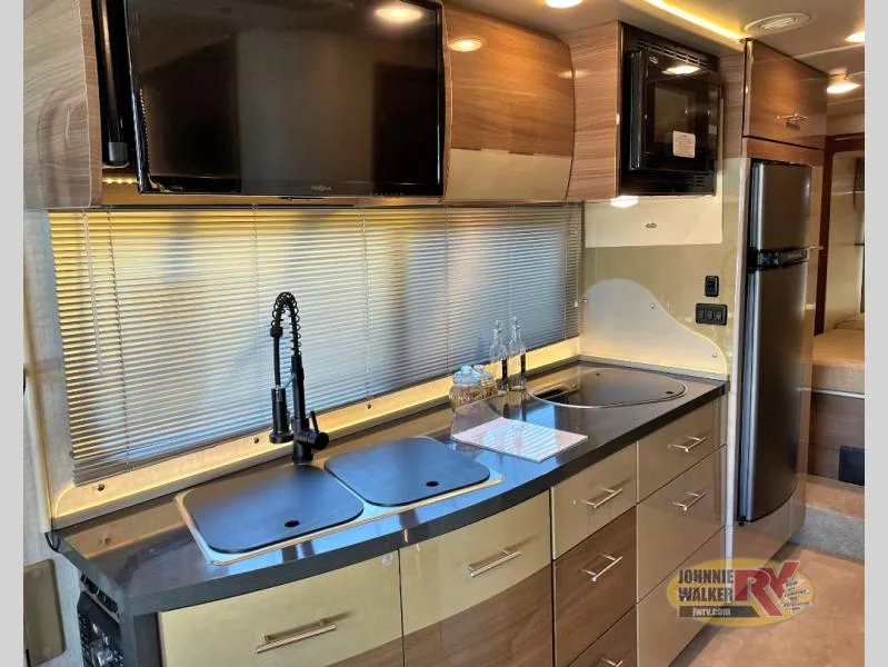 2015 Itasca Navion 24G - Photo 4