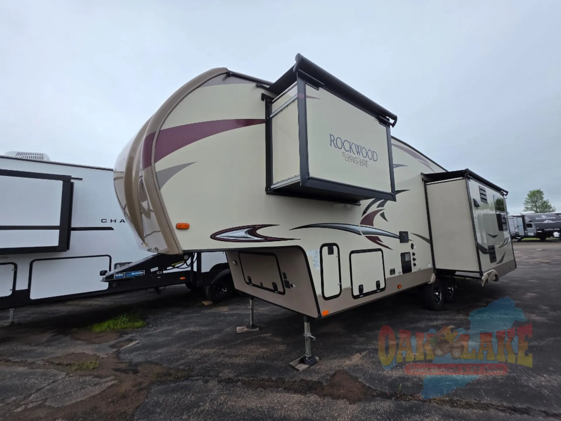 2018 Forest River Rockwood Signature Ultra Lite 8298WS - Photo 2