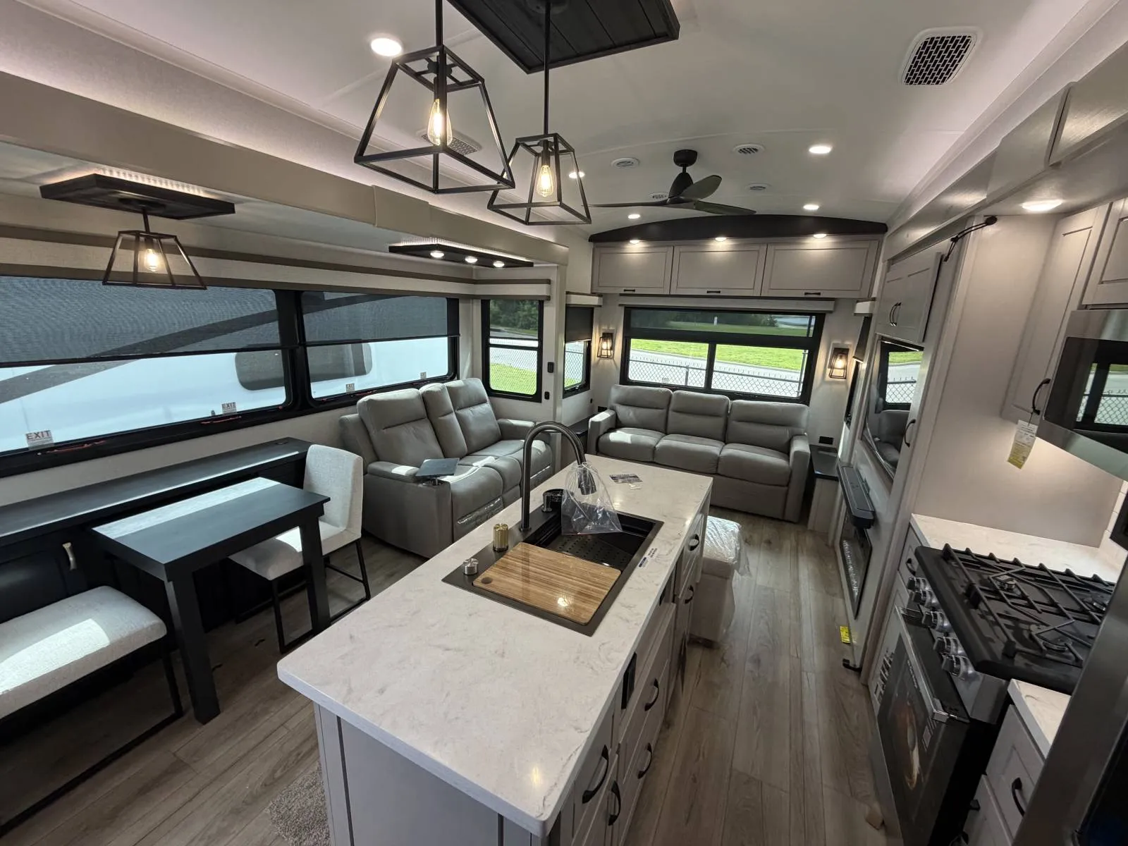 2026 Jayco North Point 377RLBH - Photo 4