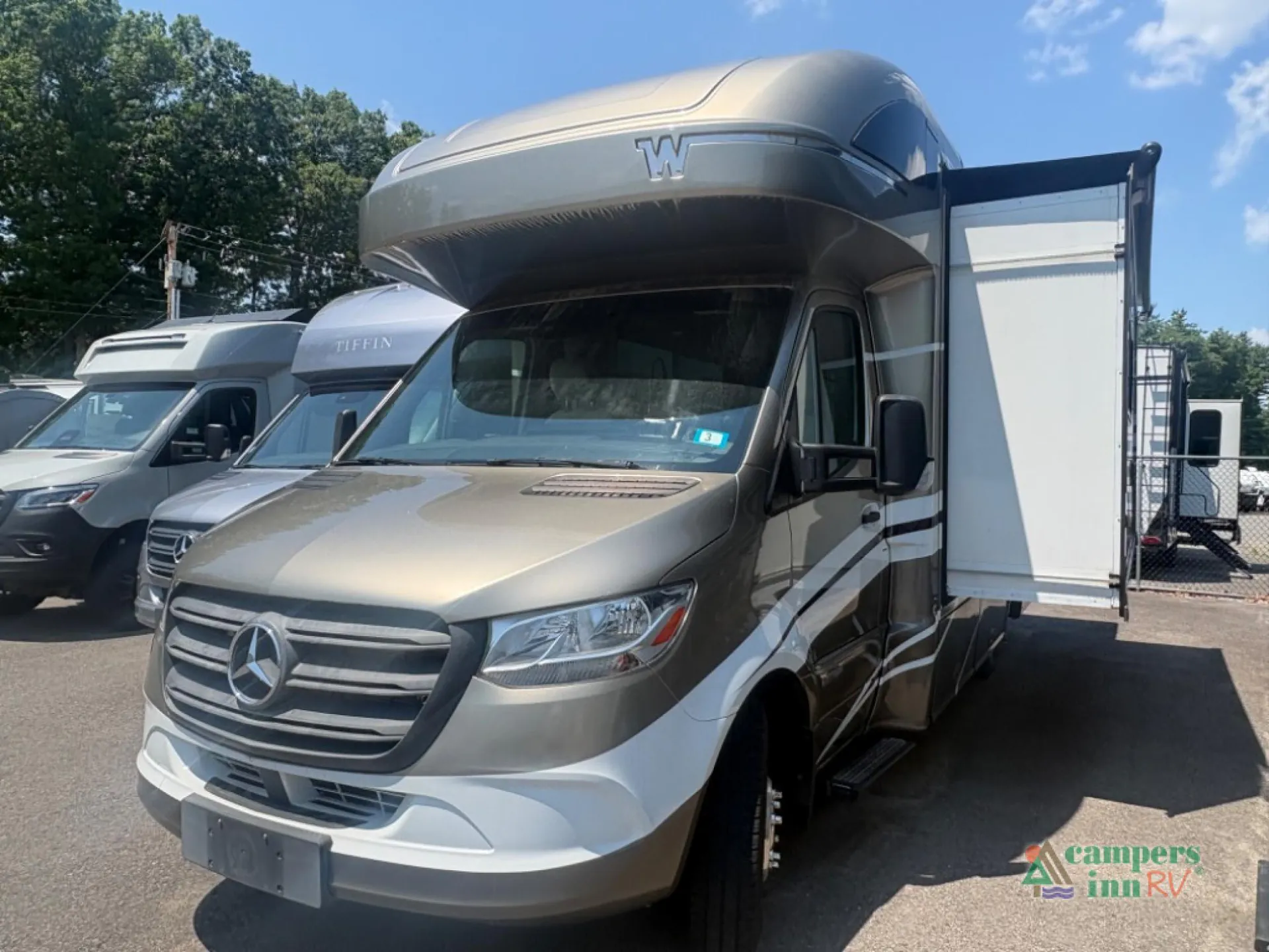 2020 Winnebago Navion 24D - Photo 3