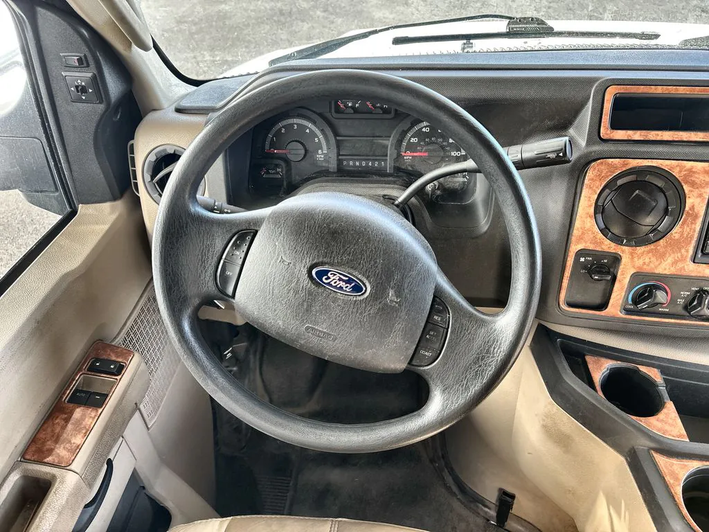 2017 Thor Motor Coach Quantum RQ29 - Photo 4