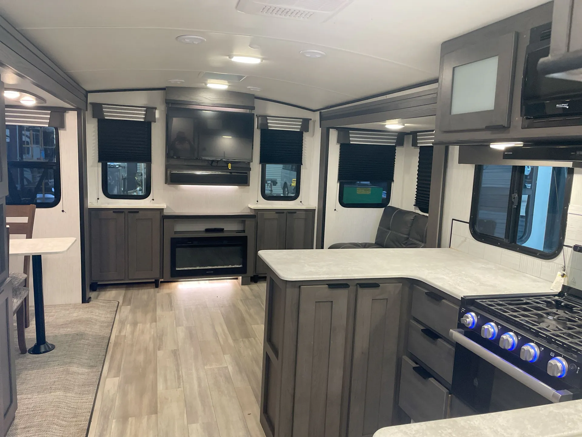 2022 Cruiser RV MPG MPG 2780RE — living area main