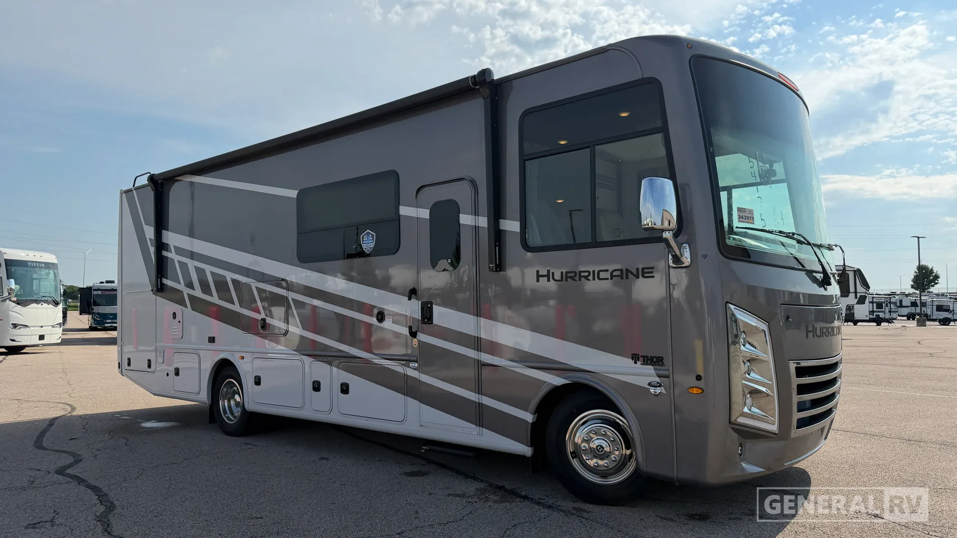 2026 Thor Motor Coach Hurricane 29L - Photo 2