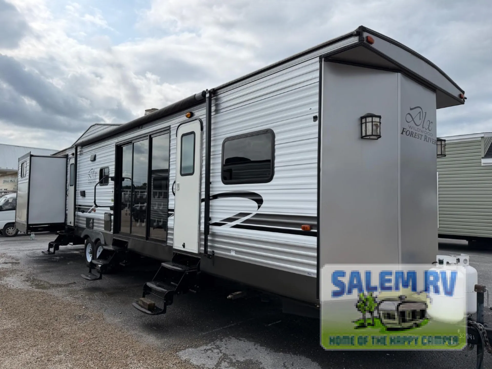 2018 Forest River Wildwood DLX 402QBQ - Photo 4