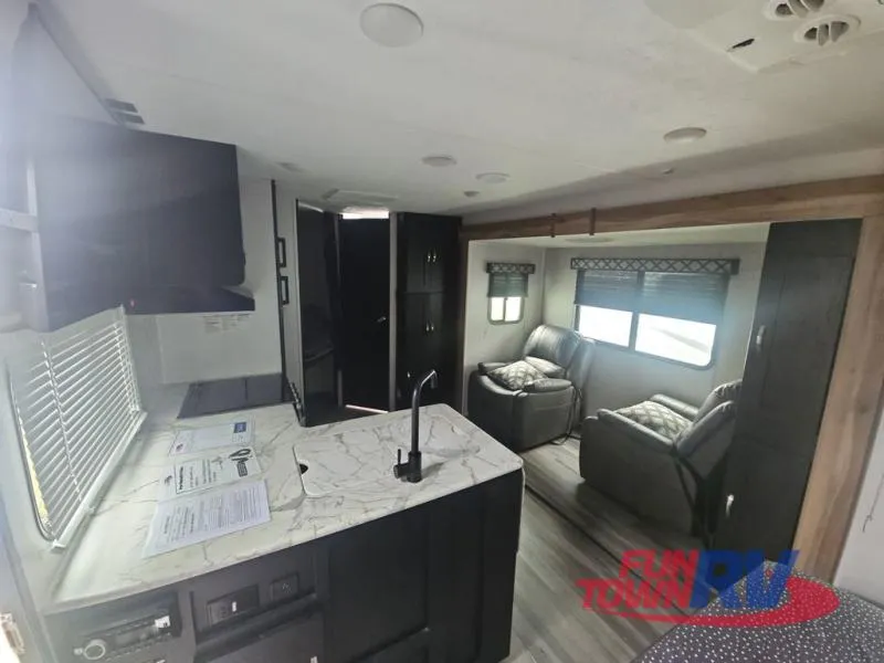 2022 Coachmen Freedom Express Ultra Lite 238BHS - Photo 4