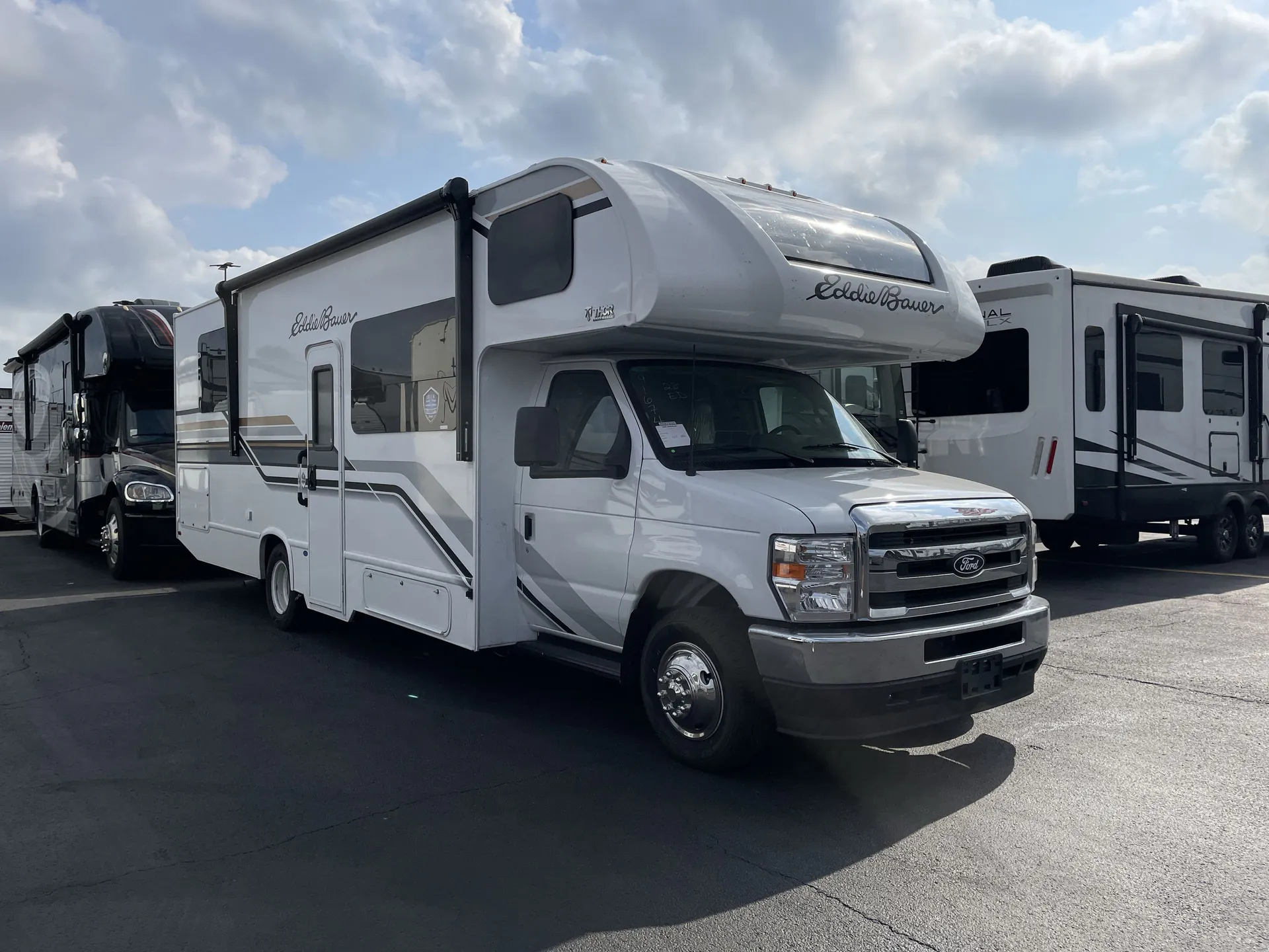 2026 Thor Motor Coach Freedom Eddie Bauer 28ED - Photo 2