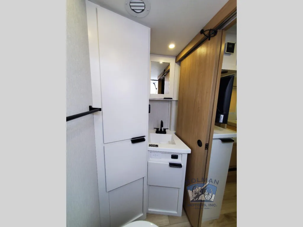 2027 Winnebago Micro Minnie 2108DS, Photos photo 32