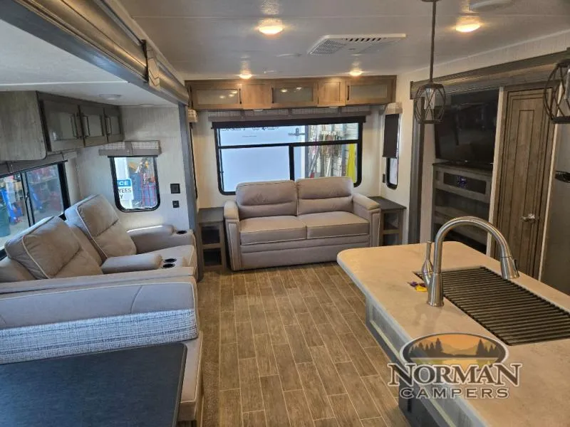2021 Palomino Puma 31RLQS - Photo 4